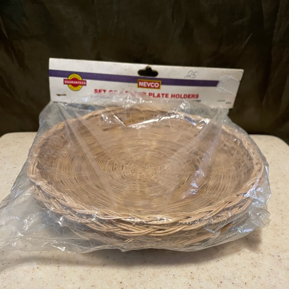 Vintage Nevco Rattan Paper Plate Holders Parties Cookouts Camping Wicker 4 New